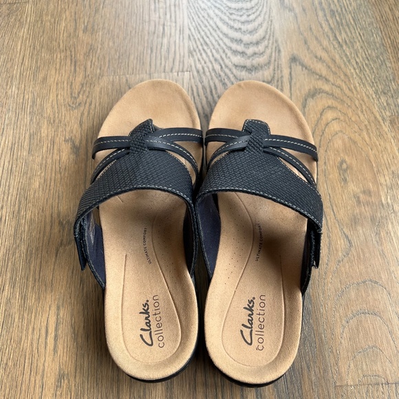 Clarks Ultimate Comfort Thong Sandals - Leather Upper - Picture 2 of 6